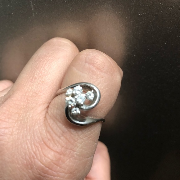 DIAMOND WHITE GOLD RING - Picture 1 of 2